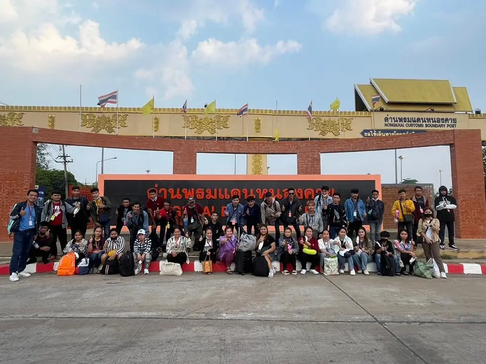 นำแรงงานสัญชาติลาว ประทับดวงตราวีซ่า ณ สปป.ลาว